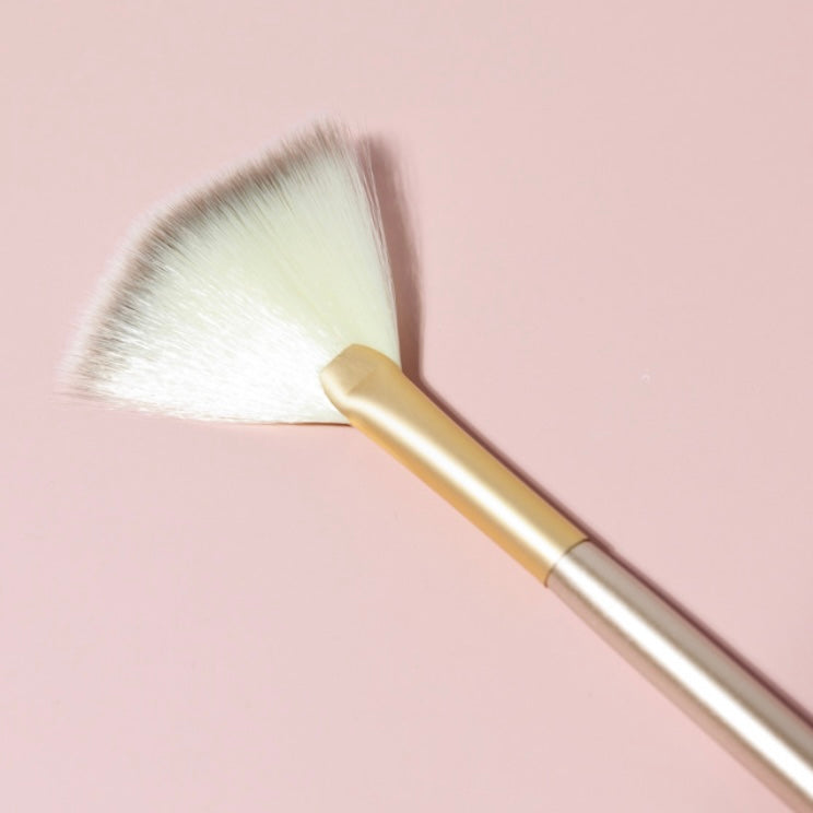 Highlighter Fan Makeup Brush